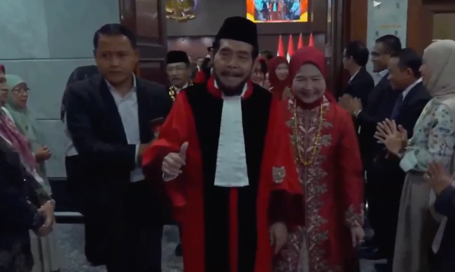 Prosesi Wisuda Purnabakti Hakim Mahkamah Konsitusi (MK) Anwar Usman. (Sumber: YT/Mahkamah Konstitusi)
