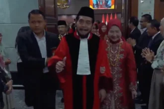 Prosesi Wisuda Purnabakti Hakim Mahkamah Konsitusi (MK) Anwar Usman. (Sumber: YT/Mahkamah Konstitusi)