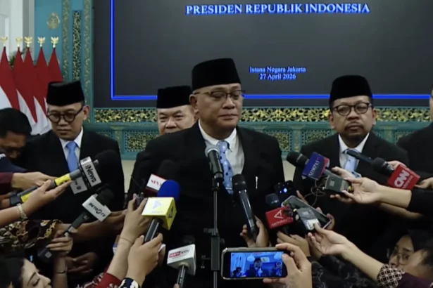 Mohammad Jumhur Hidayat, Menteri Lingkungan Hidup/Kepala Badan Pengendalian Lingkungan Hidup. (Sumber: Youtube/Setpres)