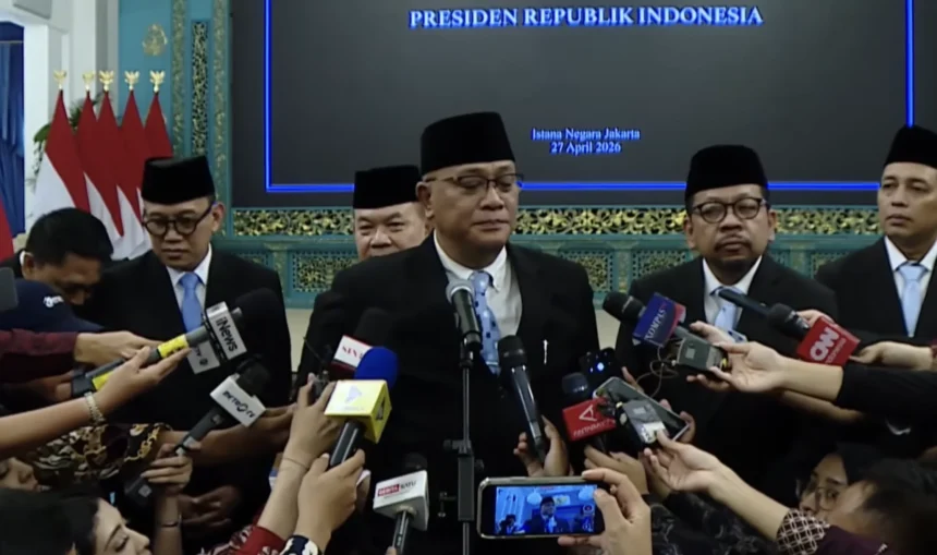 Mohammad Jumhur Hidayat, Menteri Lingkungan Hidup/Kepala Badan Pengendalian Lingkungan Hidup. (Sumber: Youtube/Setpres)