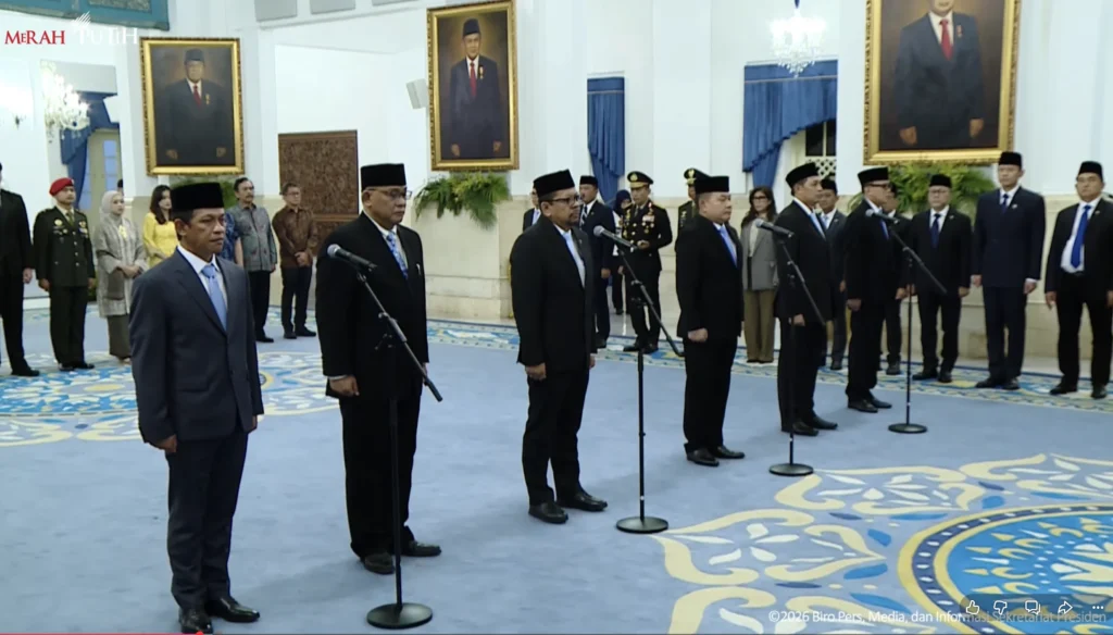 Presiden Prabowo Subianto melantik enam anggota kabinet baru di Istana Negara, Jakarta. (Sumber: Youtube/Setpres)