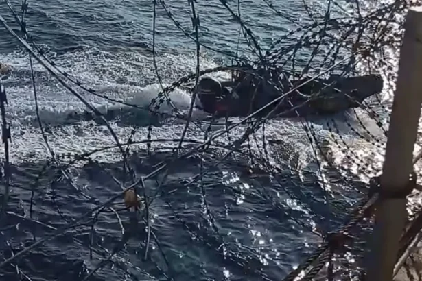 Aksi perompak/bajak laut Somalia, saat mendekati kapal yang melintas di tengah laut