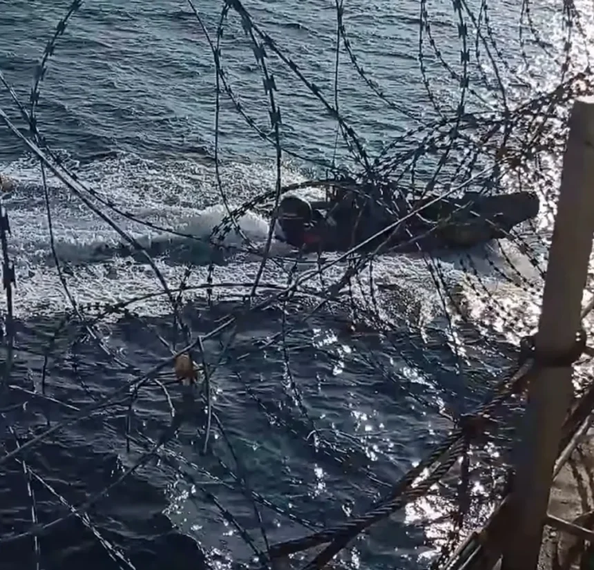 Aksi perompak/bajak laut Somalia, saat mendekati kapal yang melintas di tengah laut