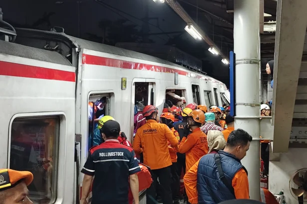 Situasi di Stasiun Bekasi Timur, setelah kecelakaan Commuter Line - KA Argo Bromo Anggrek (Dokumen istimewa)