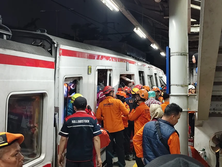 Situasi di Stasiun Bekasi Timur, setelah kecelakaan Commuter Line - KA Argo Bromo Anggrek (Dokumen istimewa)