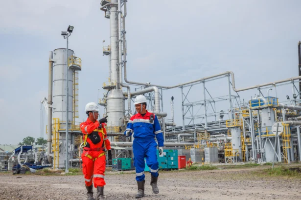 Para perwira Elnusa. (Sumber: Dok. ELSA)