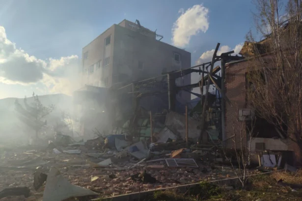 Hancur akibat serangan AS