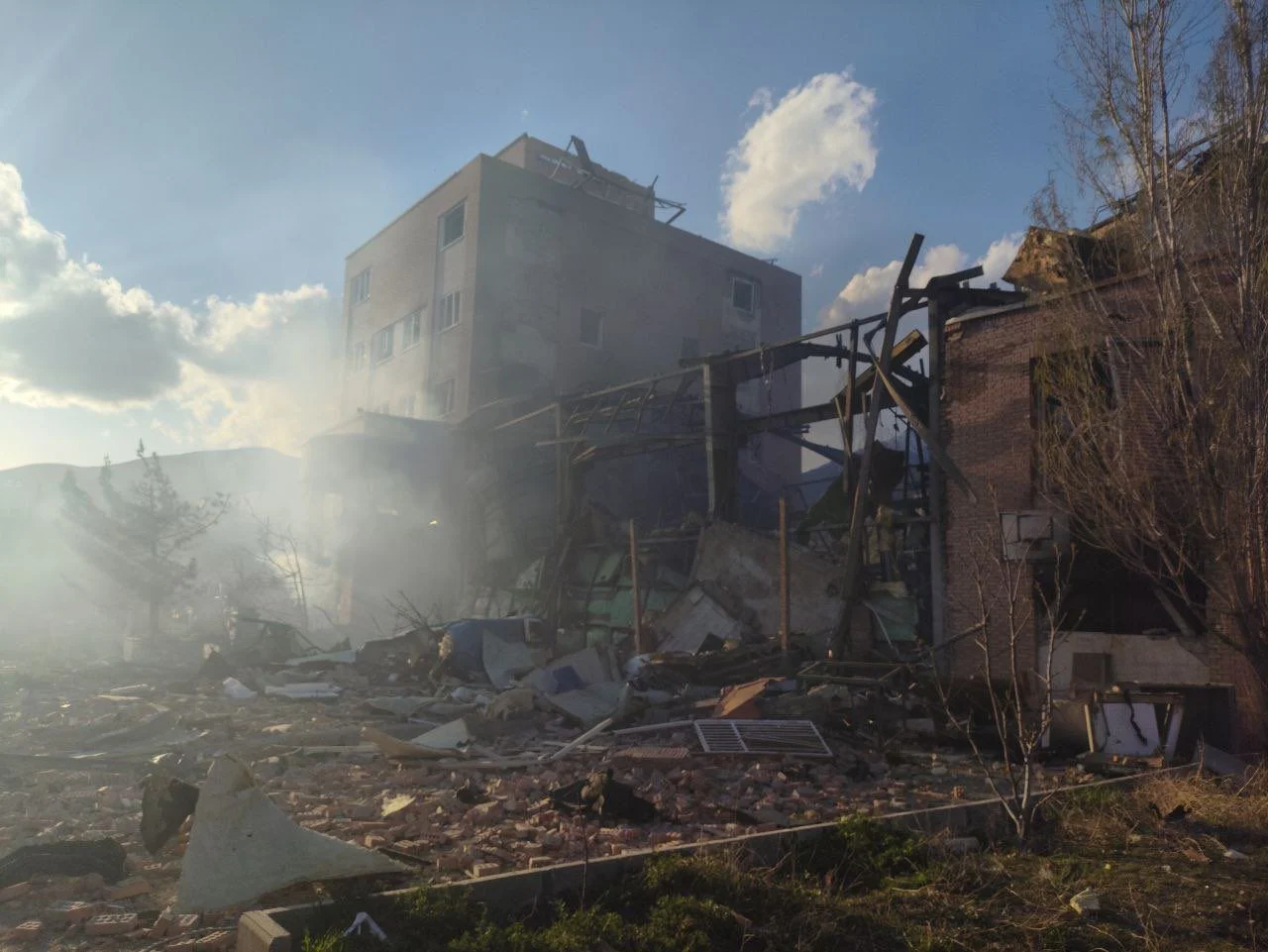 Hancur akibat serangan AS