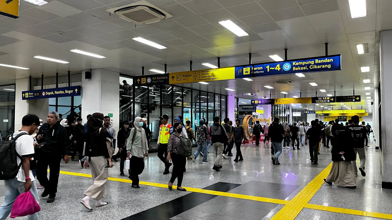 Stasiun Kereta Api Manggarai. (Sumber: owrite/Anisa Aulia)