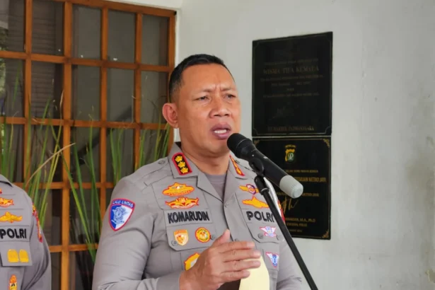 Dirlantas Polda Metro Jaya, Kombes Pol Komarudin.