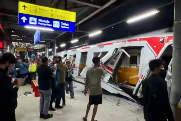 Situasi di Stasiun Bekasi Timur, setelah kecelakaan Commuter Line - KA Argo Bromo Anggrek (Dokumen istimewa)