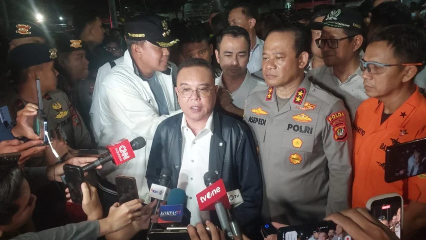 Wakil Ketua DPR RI, Sufmi Dasco Ahmad, meninjau langsung lokasi tabrakan kereta Argo Bromo vs Commuter Line di Stasiun Bekasi