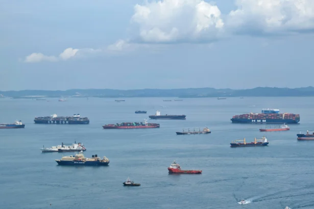 Ilustrasi kapal-kapal melewati Selat Malaka. (Sumber: Unsplash/Alexander K)