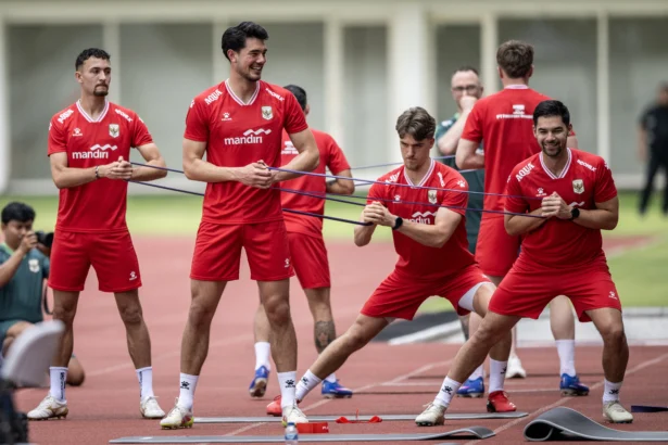 Sejumlah pesepak bola Timnas Indonesia mengikuti latihan