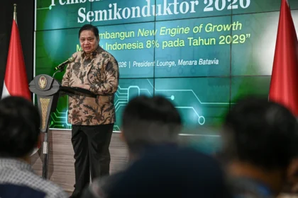 Menko Bidang Perekonomian Airlangga Hartarto memberikan sambutan saat acara Pembekalan nasional talenta semikonduktor 2026 di Jakarta