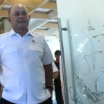 Kepala Badan Gizi Nasional (BGN) Dadan Hindayana berjalan usai bertemu dengan Jaksa Agung ST Burhanuddin di Gedung Kejaksaan Agung, Jakarta