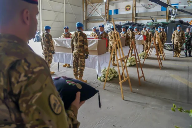 Upacara pelepasan dan penghormatan tiga jenazah personel penjaga perdamaian Indonesia