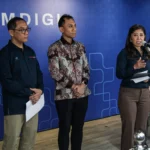 Menteri Komunikasi dan Digital Meutya Hafid (kedua kanan) didampingi Direktur Jenderal Pengawasan Ruang Digital Alexander Sabar (kiri), Direktur Jenderal Komunikasi Publik dan Media Fifi Aleyda Yahya (kanan), dan Kepala Hub Pemerintah dan Kebijakan Publik, Youtube Asia Pasifik Denny Ardianto (kedua kiri) menyampaikan keterangan pers terkait perkembangan kepatuhan PP Tunas di kantor Kementerian Komunikasi dan Digital (Kemkomdigi), Jakarta