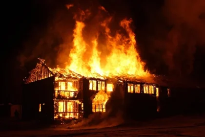 gambar ilustrasi rumah terbakar