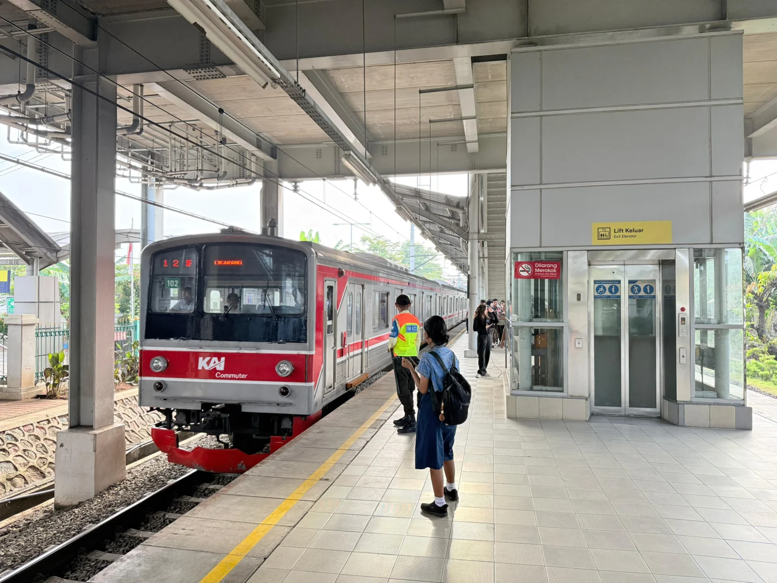 Ilustrasi operasional Stasiun Bekasi Timur.