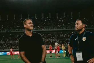 Mantan pelatih Timnas Indonesia, Patrick Kluivert yang juga menjadi salah satu pemain barcelona Legend