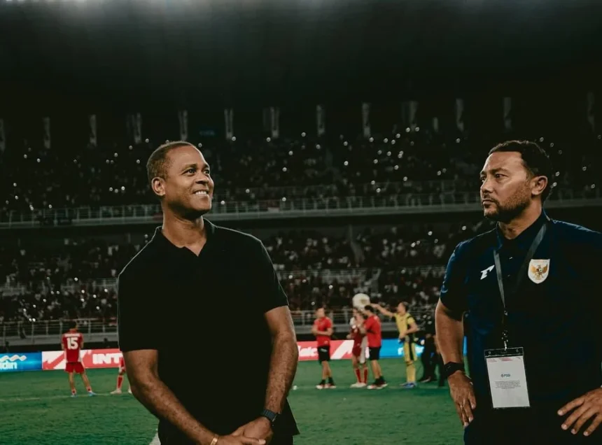 Mantan pelatih Timnas Indonesia, Patrick Kluivert yang juga menjadi salah satu pemain barcelona Legend