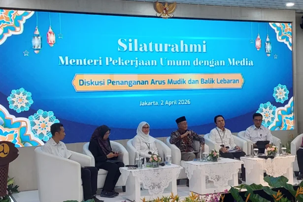 Menteri Pekerjaan Umum dan pihak terkait dalam acara ‘Silaturahmi Menteri Pekerjaan Umum dengan Media’, 2 April 2026, di Jakarta.
