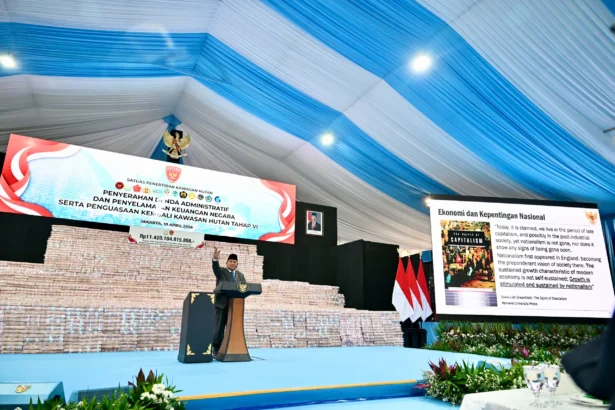 Satgas PKH menyerahkan denda administratif dan hasil penyelamatan keuangan negara senilai Rp11,42 triliun, Jumat, 10 April 2026.