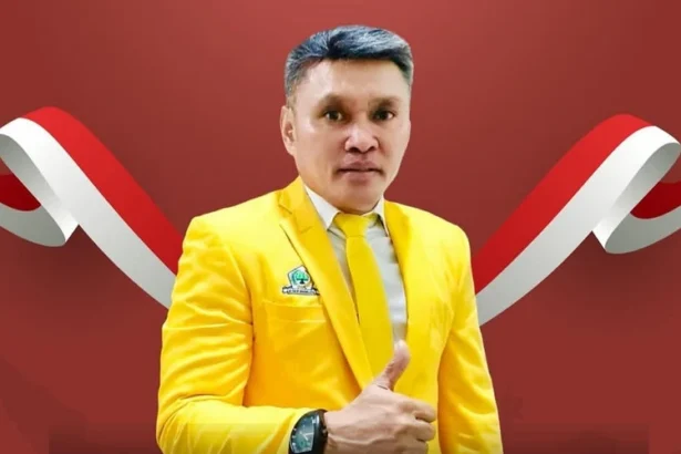 Ketua DPD II Partai Golkar Maluku Tenggara, Agrapinus Rumatora alias Nus Kei. (Instagram/@golkar_maluku_tenggara)