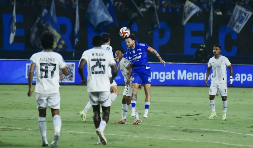 Pertandingan antara Persib Bandung melawan Arema FC berakhir imbang 0-0