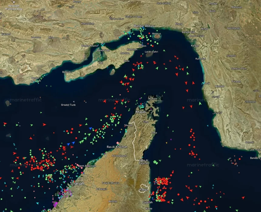 Data pergerakan kapal di selat hormuz.