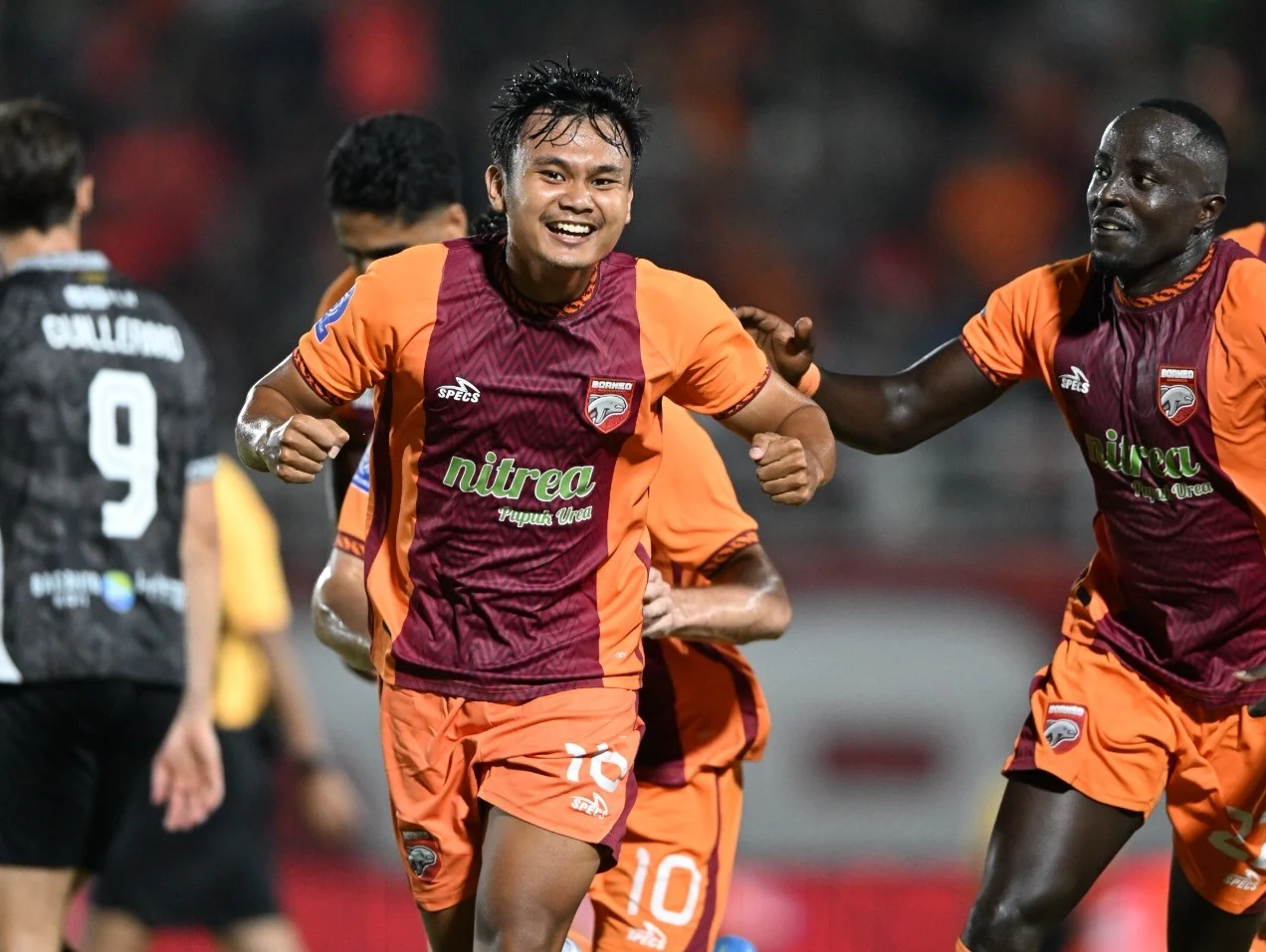 Selebrasi pemain Borneo FC Komang Teguh usai mencetak gol