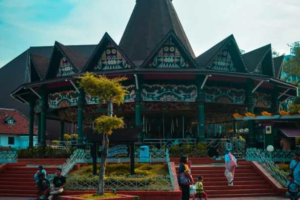 Wahana di Dunia Fantasi di Taman Impian Jaya Ancol. (Sumber: unsplash/Syahril Fadillah)