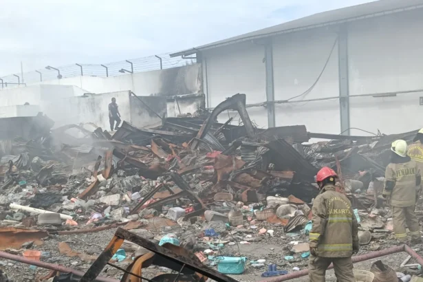 Kebakaran gudang plastik di Jakarta Barat