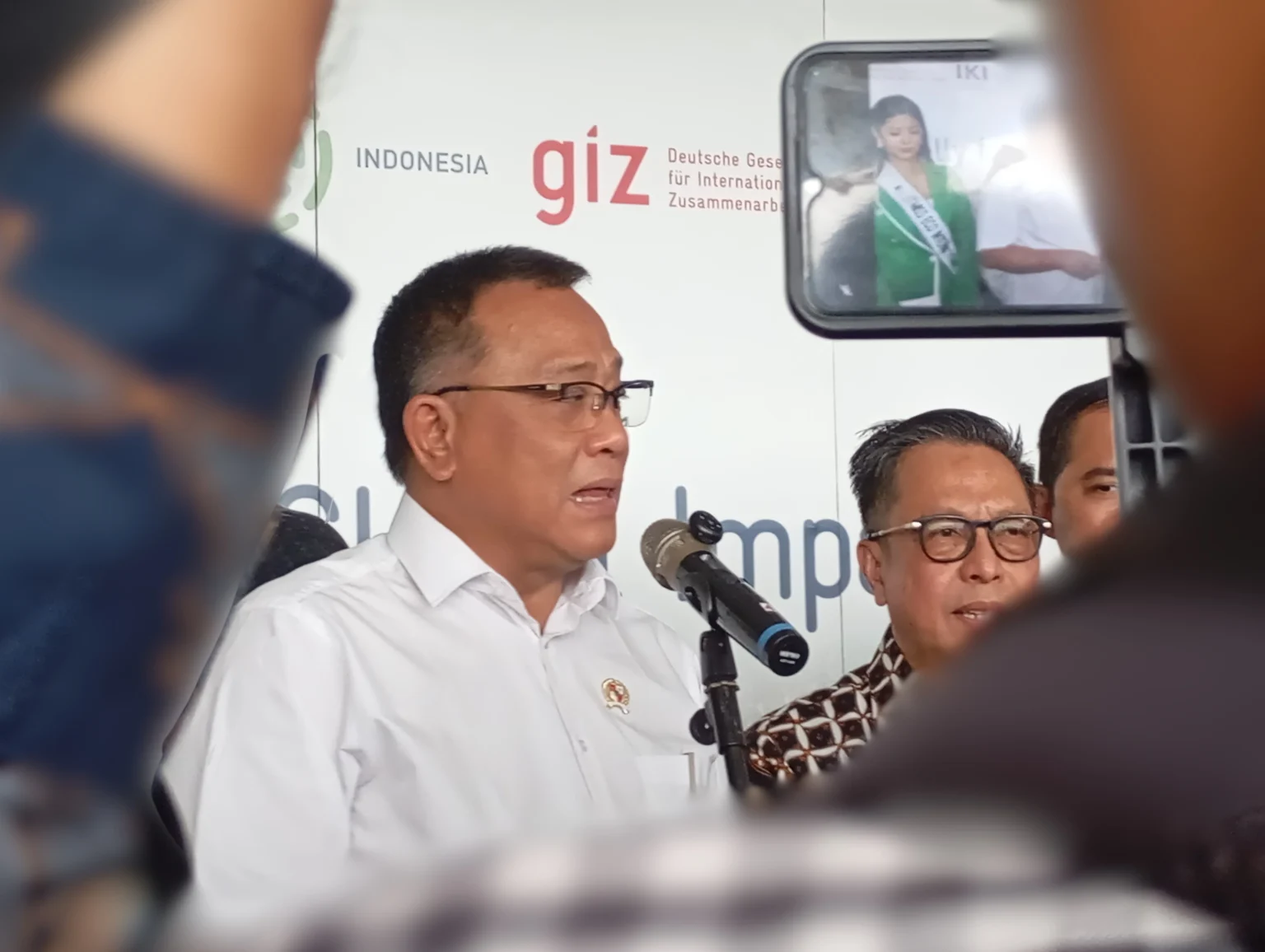 Menteri Lingkungan Hidup/Kepala Badan Pengendalian Lingkungan Hidup (BPLH), Moh. Jumhur Hidayat