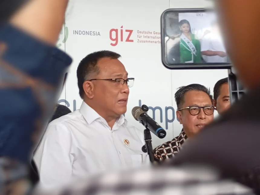 Menteri Lingkungan Hidup/Kepala Badan Pengendalian Lingkungan Hidup (BPLH), Moh. Jumhur Hidayat