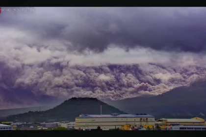 Asap tebal Gunung Mayon Filipina