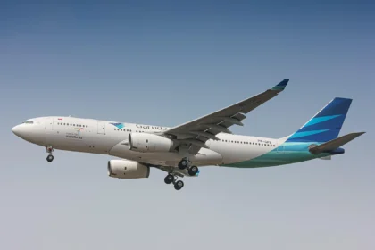 Garuda Indonesia tengah terbang.