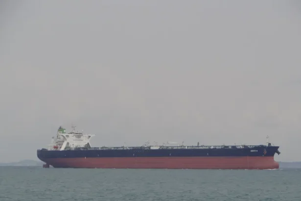 Kapal tanker raksasa Iran
