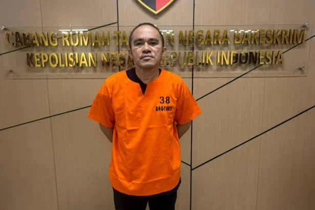 Eks Kasat Narkoba Polres Kutai Barat AKP Deky Jonathan Sasiang menjadi tahanan rutan Bareskrim Polri.