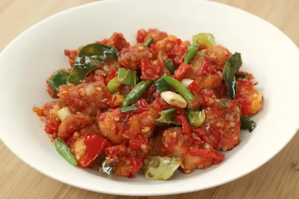 Ayam balado yang siap disajikan.