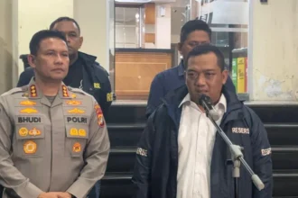 Ditreskrimum Polda Metro Jaya meringkus 2 pelaku begal bersenpi di kawasan Jakarta Timur.