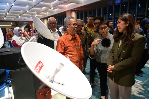 Peresmian beroperasinya Satelit N5