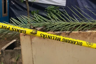 Garis polisi melintang.