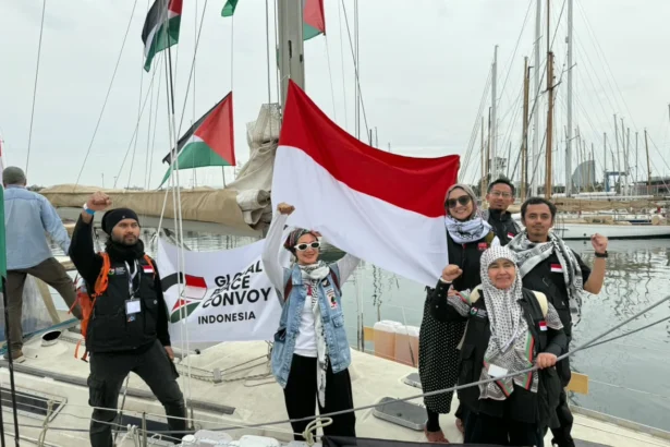 Relawan yang tergabung dalam Global Peace Convoy Indonesia (GPCI) bersama aktivis dari berbagai negara mengikuti misi kemanusiaan Global Sumud Flotilla 2026 yang diberangkatkan dari Pelabuhan Port de Vell, Barcelona, Spanyol, pada Minggu (12/4) waktu setempat.