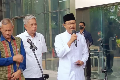 Mensos Gus Ipul dan Wakil Ketua KPK Ibnu Basuki membahas pencegahan praktik korupsi dalam pelaksanaan Program Sekolah Rakyat.