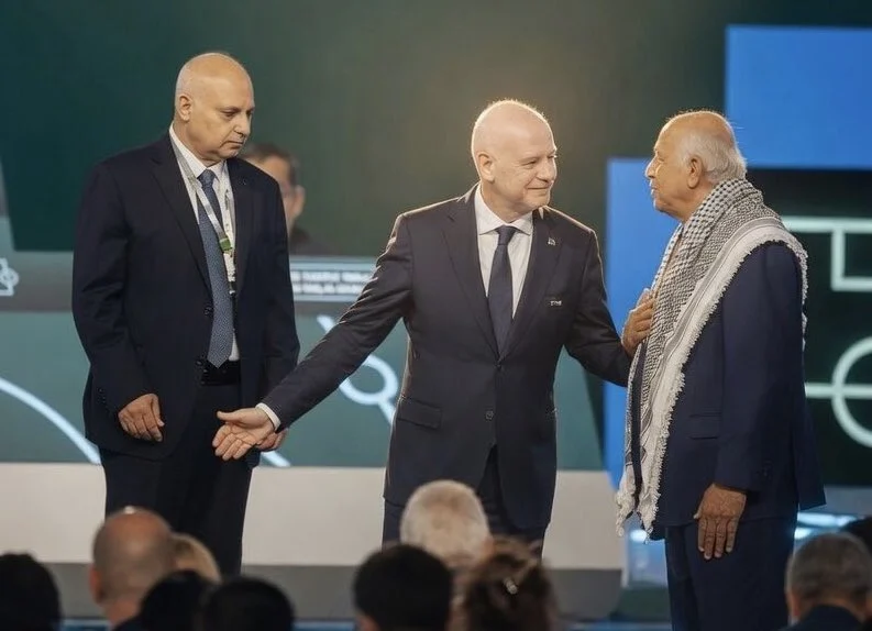 Presiden FIFA, Gianni Infantino, mengundang delegasi Israel dan Palestina naik ke atas panggung