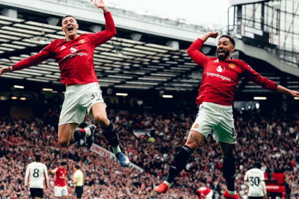 Selebrasi pemain Man United usai menang melawan Liverpool