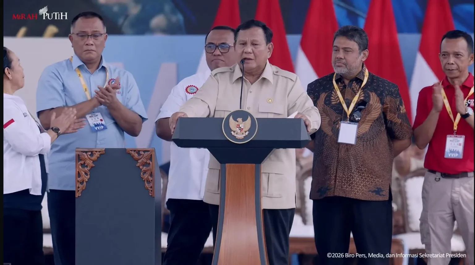 Presiden Prabowo memberikan sambutan dalam aksi May Day 2026 di Monas.