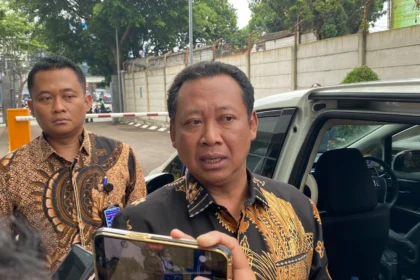 Wakil Ketua KPK, Fitroh Rohcahyanto menanggapi tuntutan Eks Wamenaker Noel 5 tahun penjara kasus korupsi gratifikasi dan pemerasan sertifikat K3 Kemenaker. (Foto: owrite/Rahmat Baihaqi)